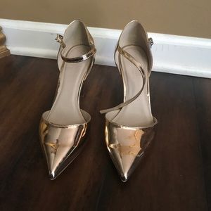 Patent leather rose gold pumps